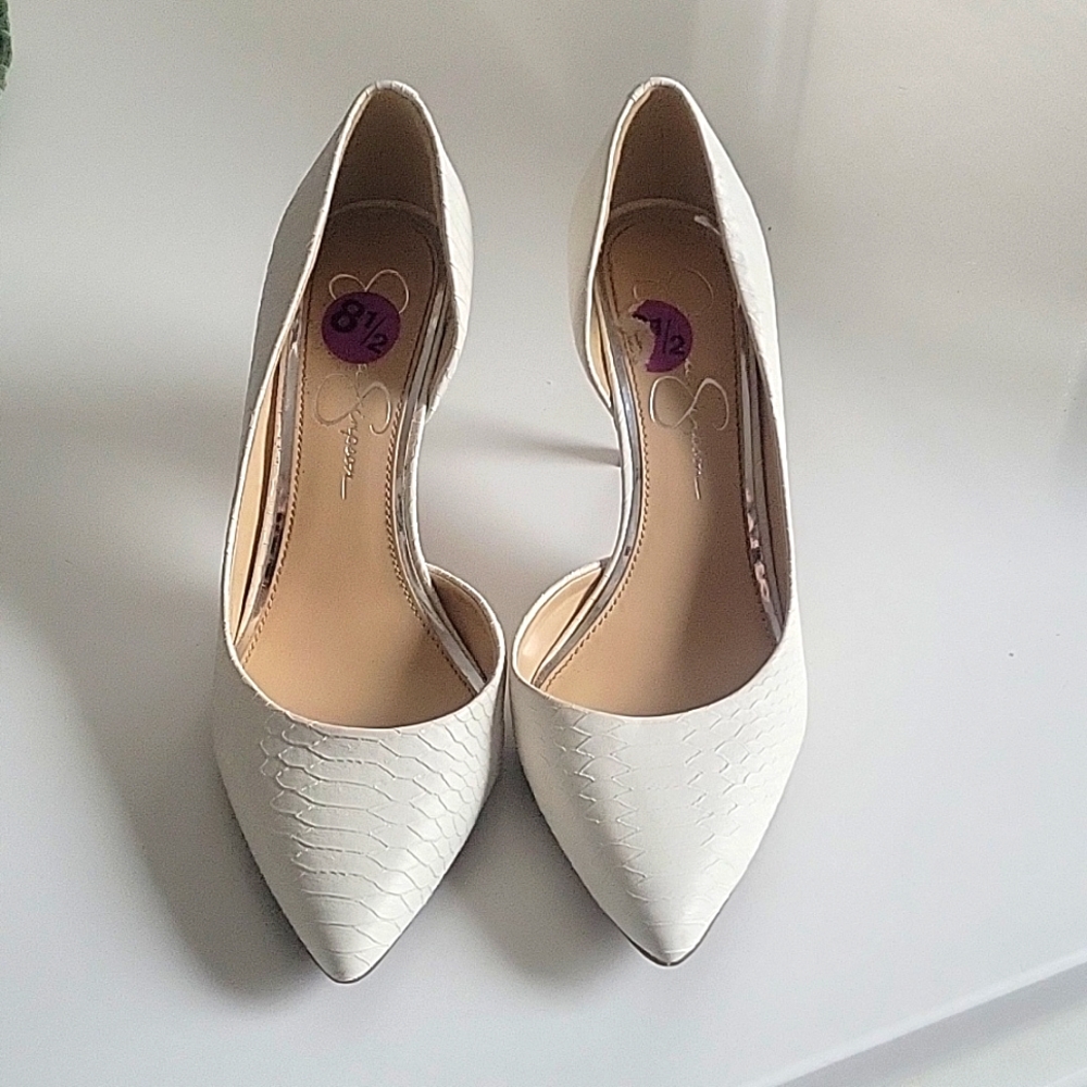 Jessica Simpson white crocodile pumps size 8.5